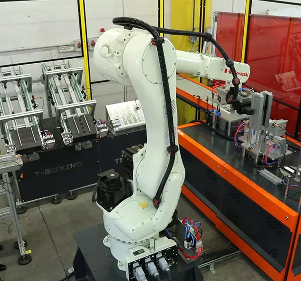 Immagine sezione: T-BOXING È COMPOSTO DA: