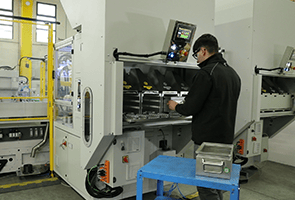 HOW DOES T-COMPACT LOADER™ MACHINE WORK?